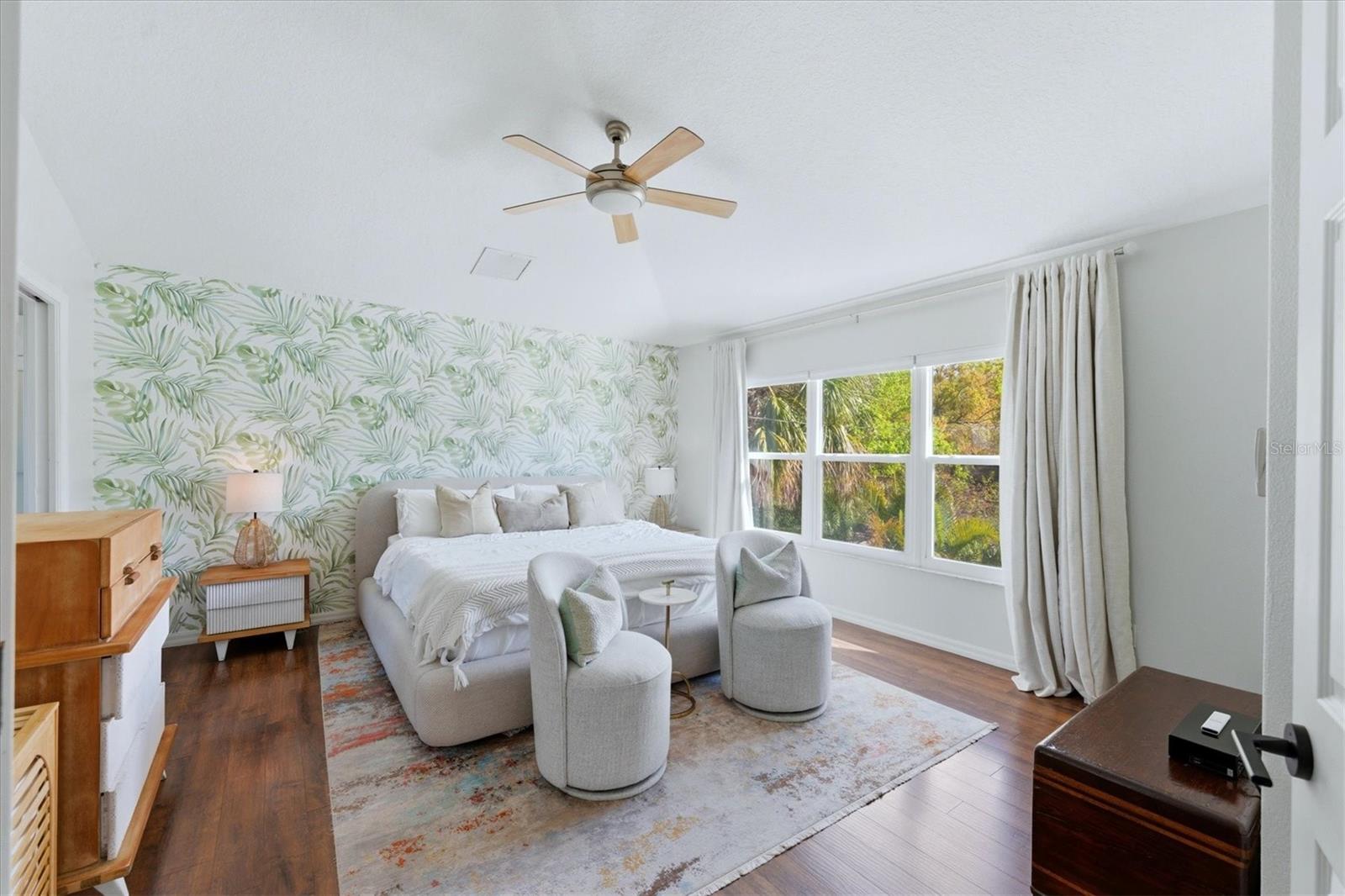 Image 23 of 53 For 236 15th Avenue Se