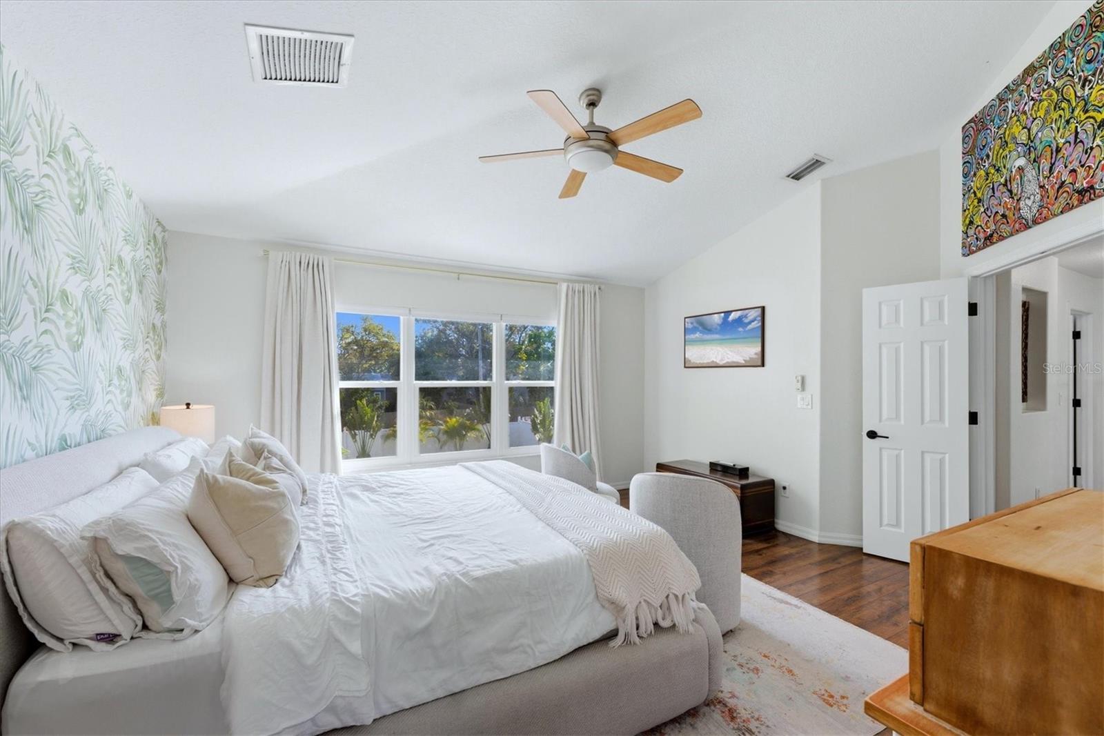 Image 24 of 53 For 236 15th Avenue Se