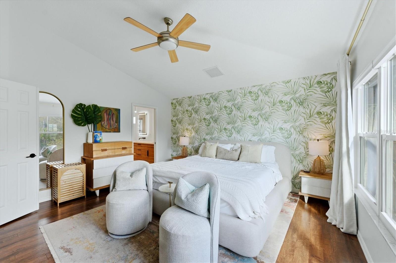 Image 25 of 53 For 236 15th Avenue Se