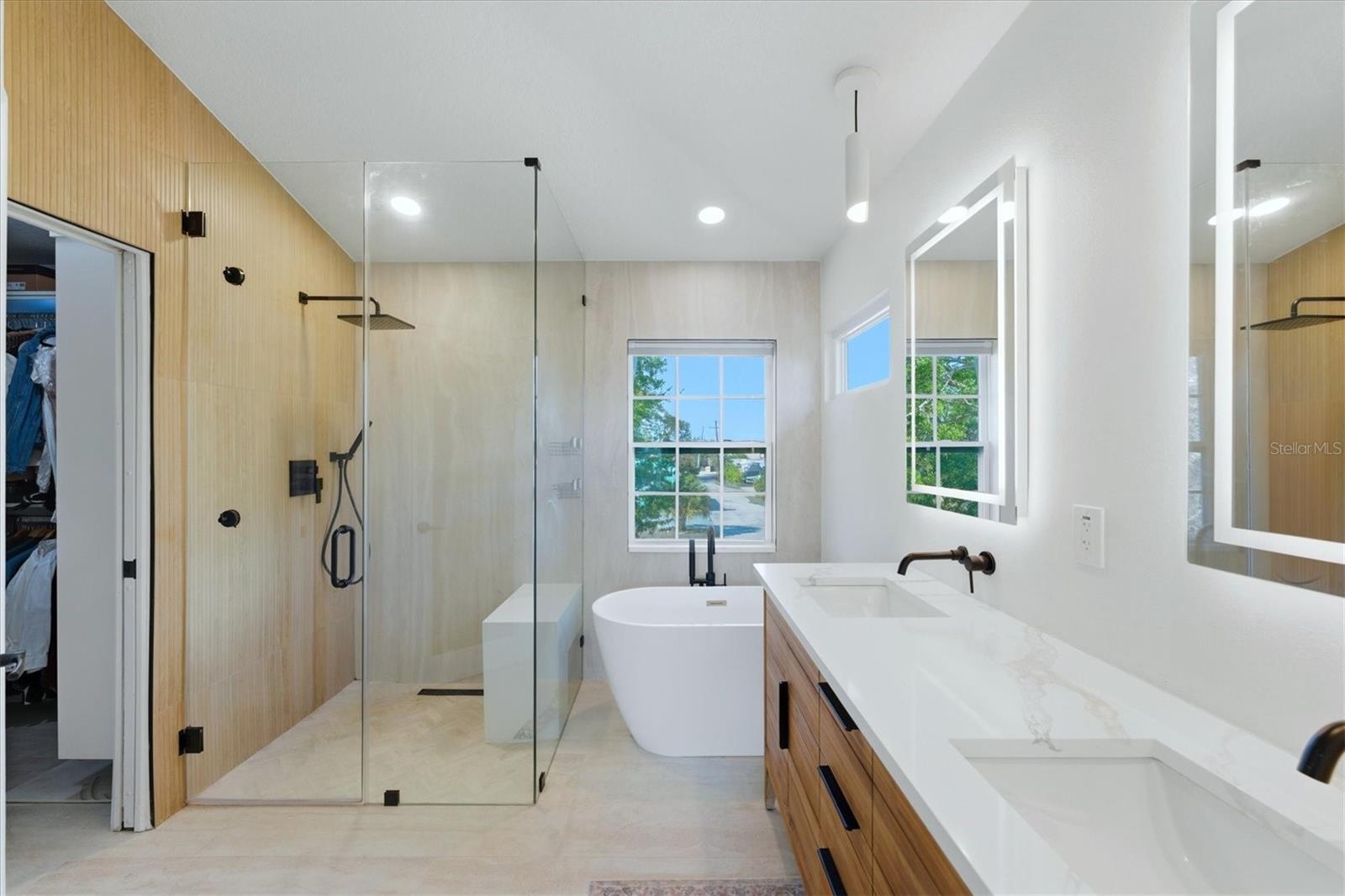 Image 26 of 53 For 236 15th Avenue Se