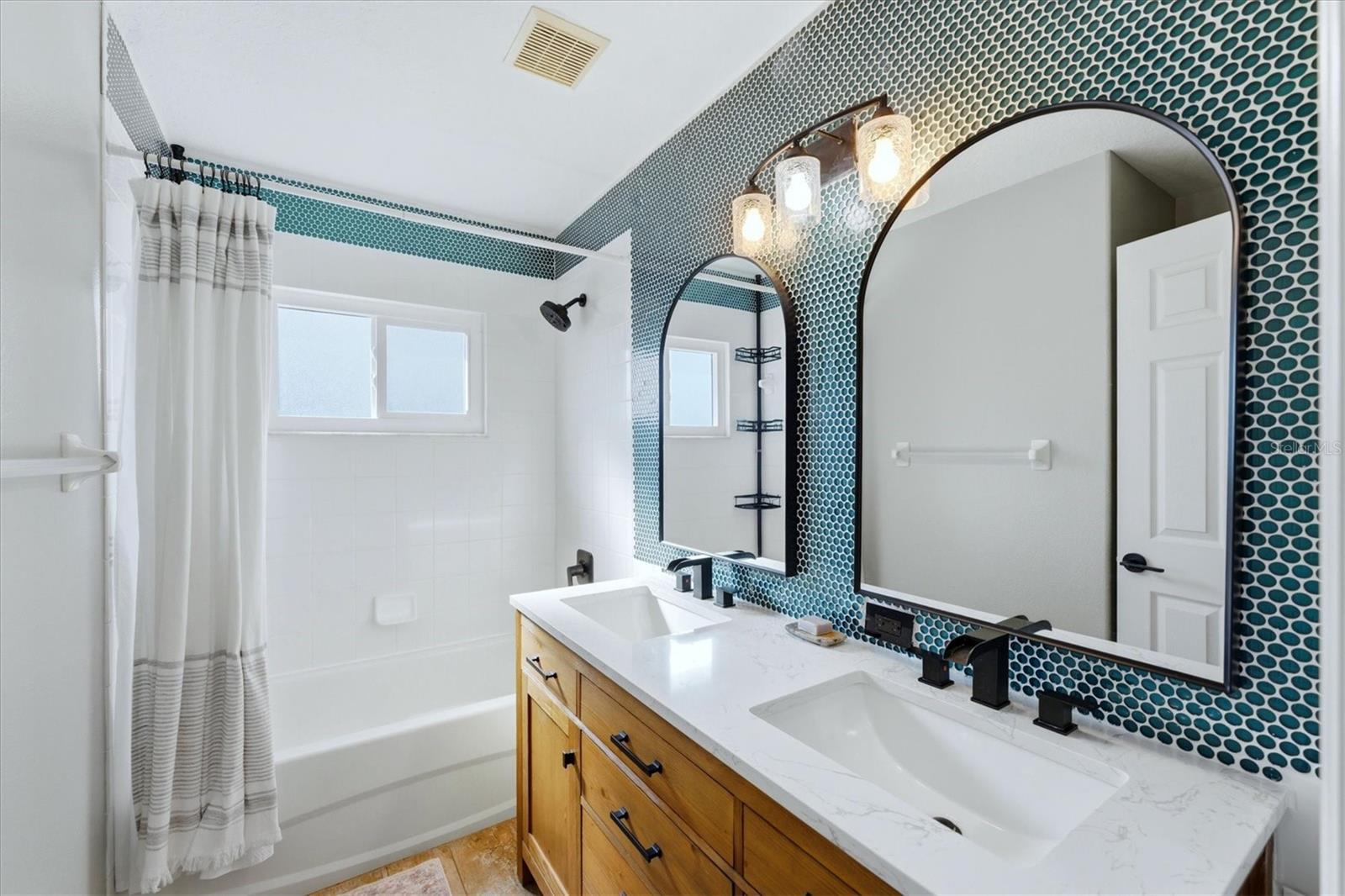 Image 34 of 53 For 236 15th Avenue Se