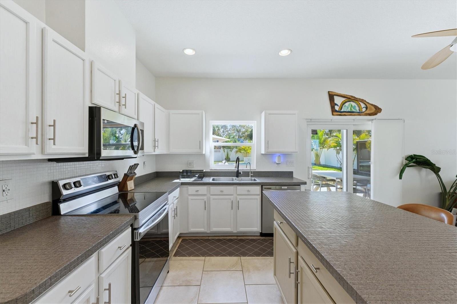 Image 9 of 53 For 236 15th Avenue Se