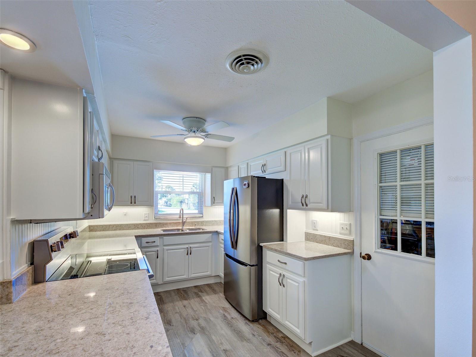 Image 16 of 47 For 836 Stewart Street