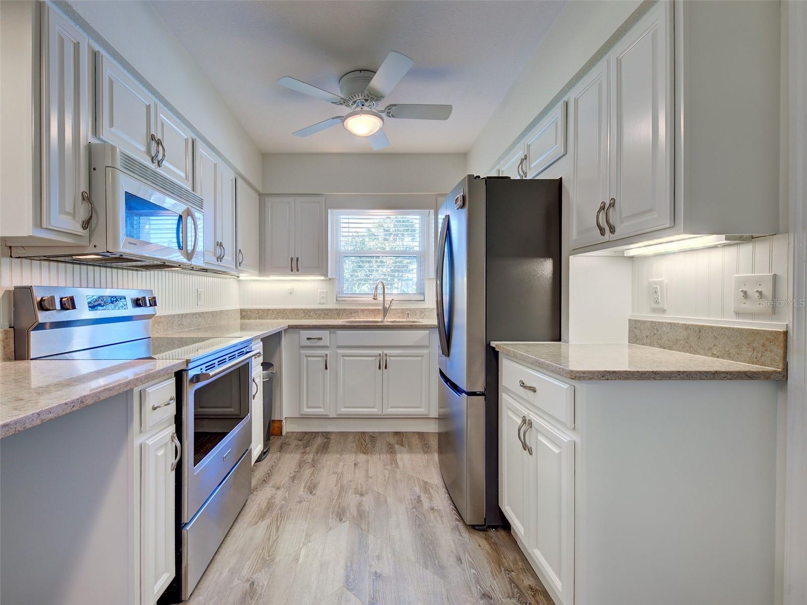 Image 17 of 47 For 836 Stewart Street