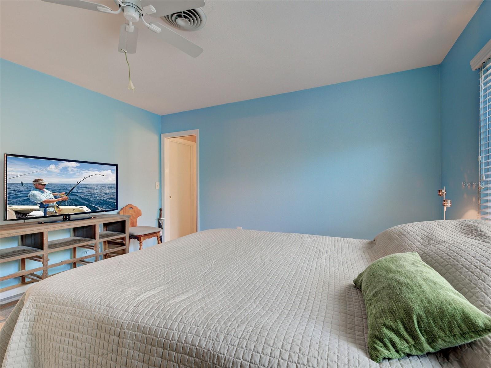 Image 23 of 47 For 836 Stewart Street