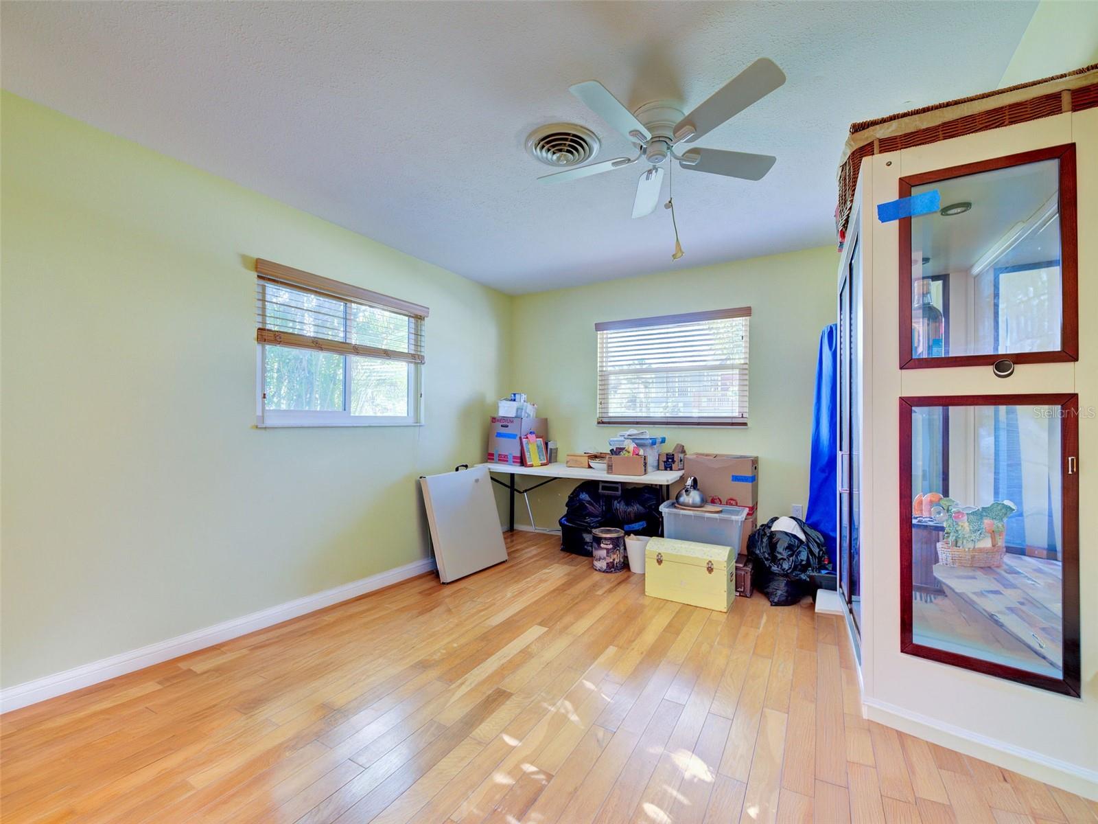 Image 25 of 47 For 836 Stewart Street