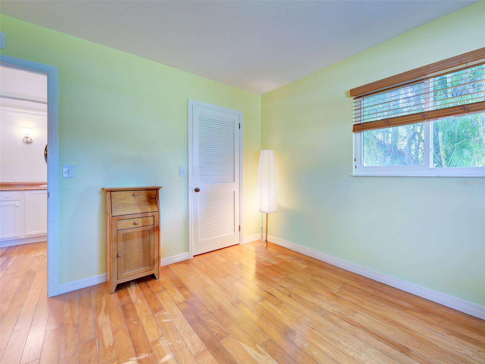 Image 26 of 47 For 836 Stewart Street