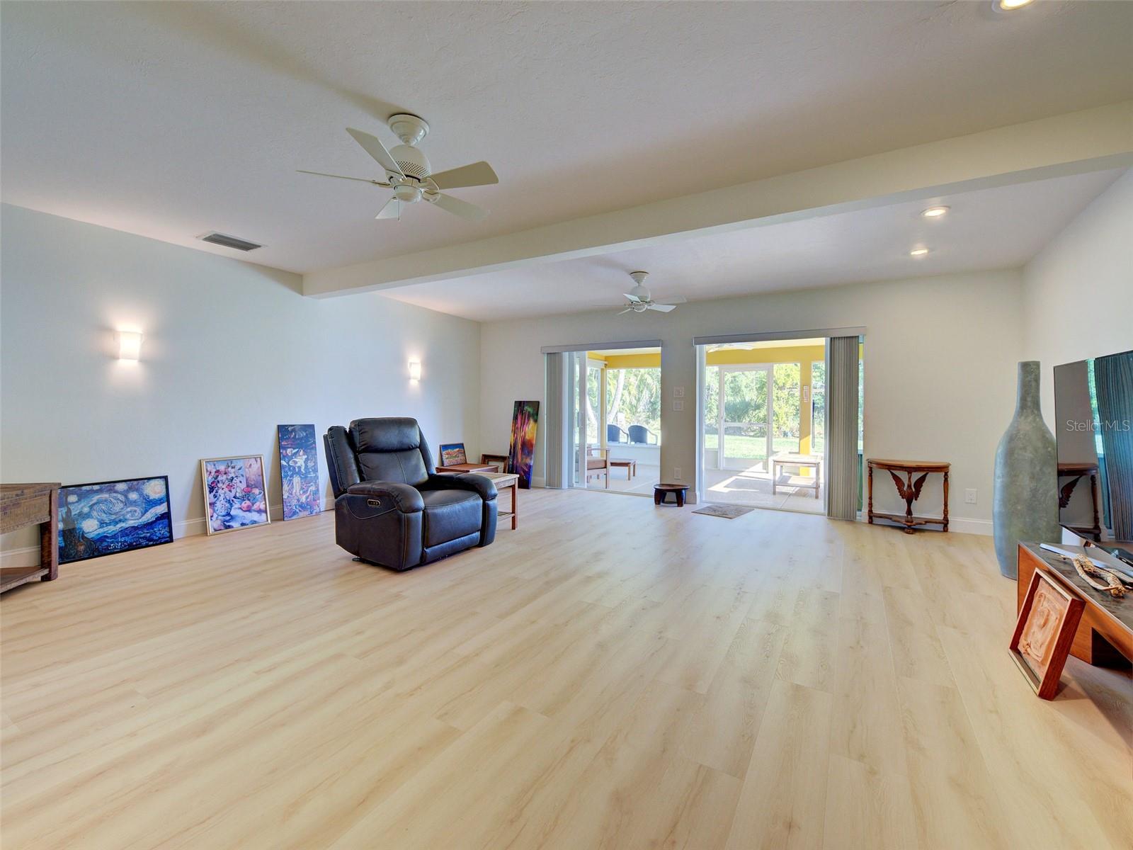 Image 30 of 47 For 836 Stewart Street