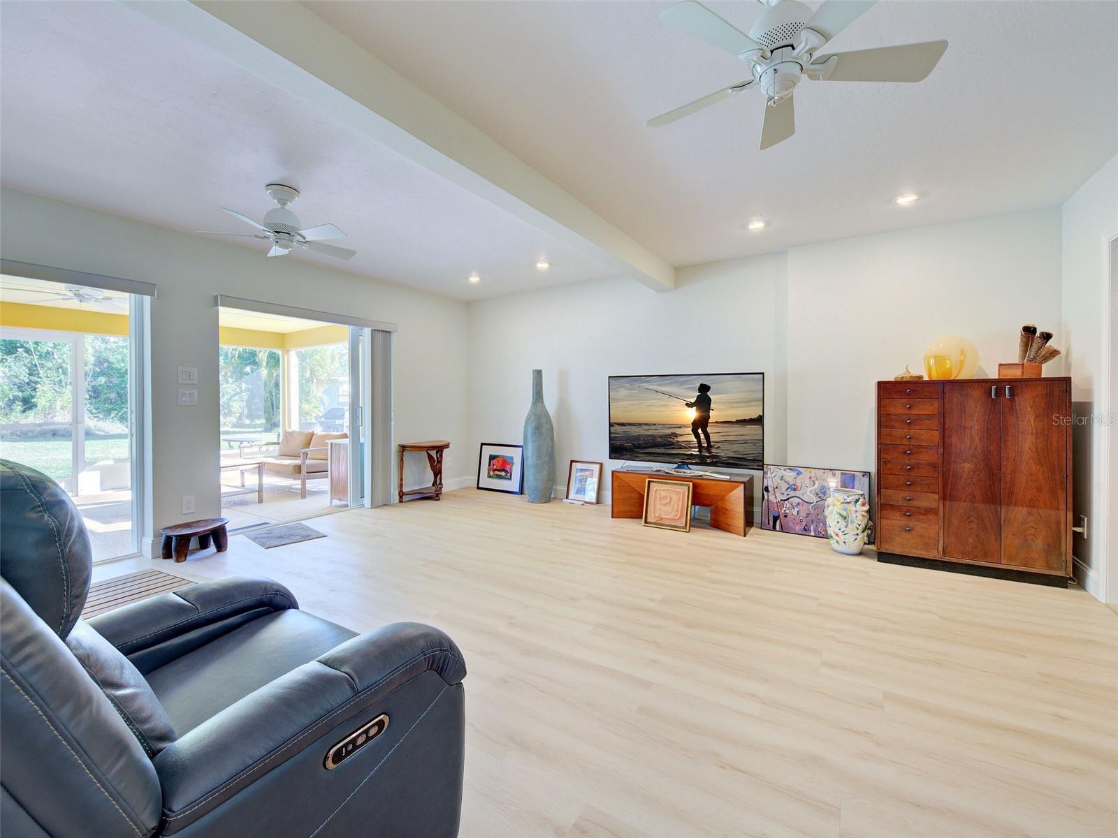 Image 31 of 47 For 836 Stewart Street