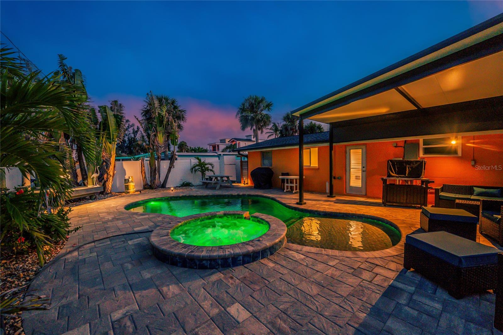 Listing photo id 9 for 1245 Gulf Boulevard