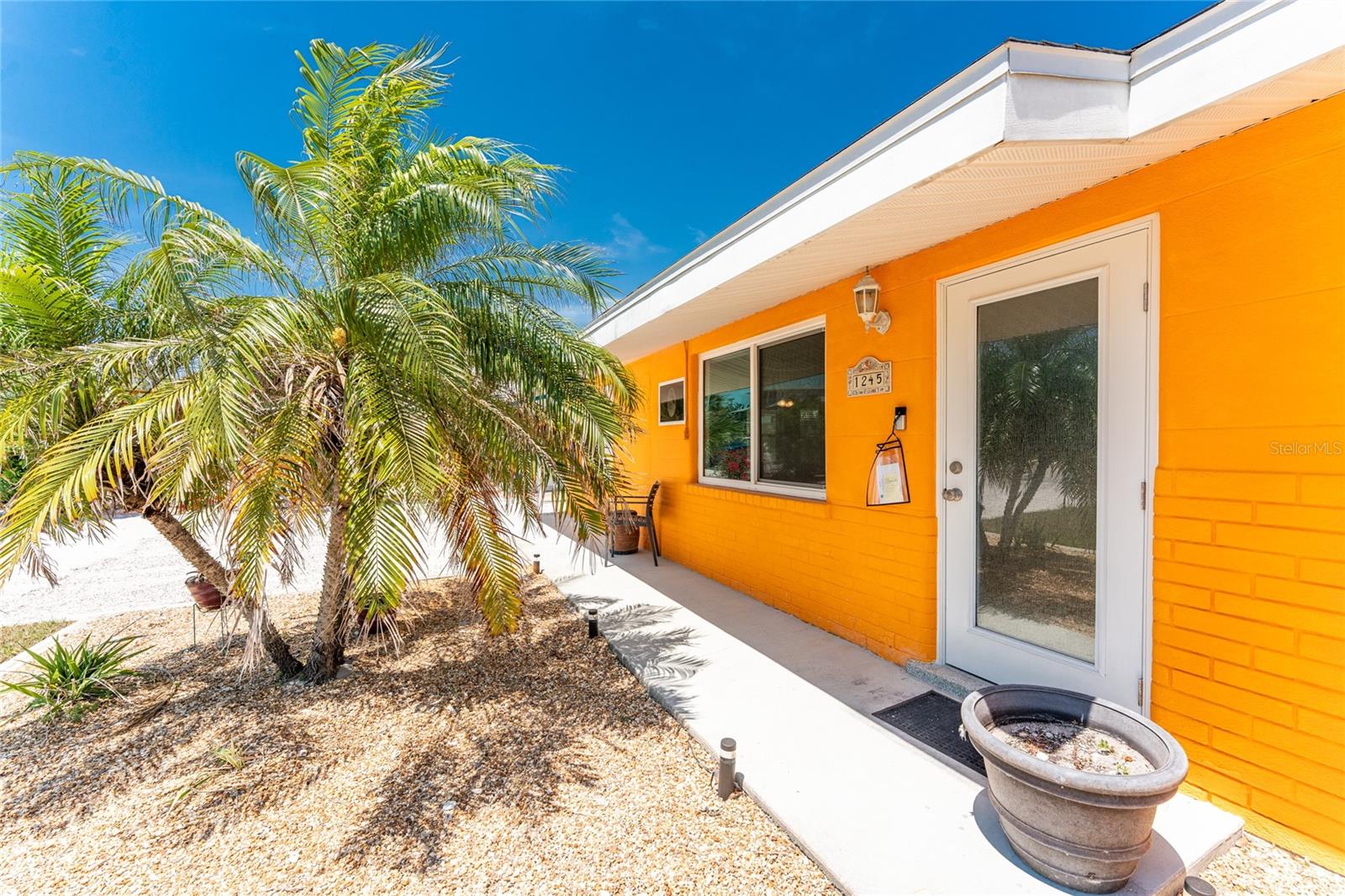 Listing photo id 11 for 1245 Gulf Boulevard