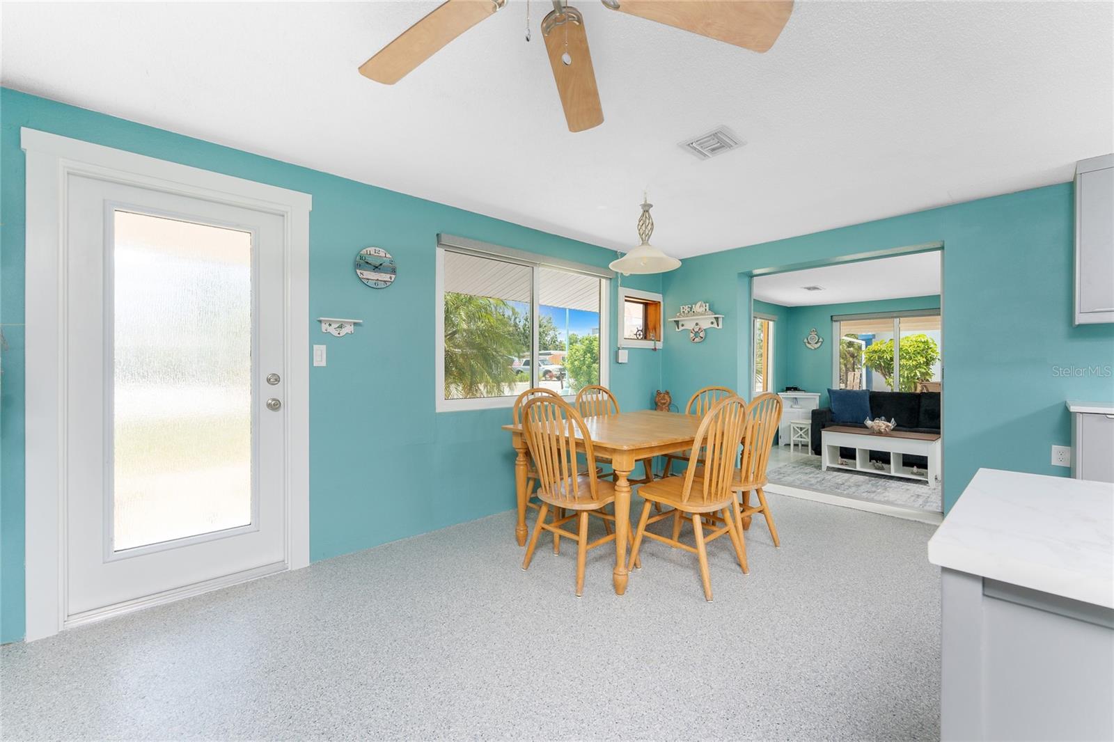 Listing photo id 12 for 1245 Gulf Boulevard