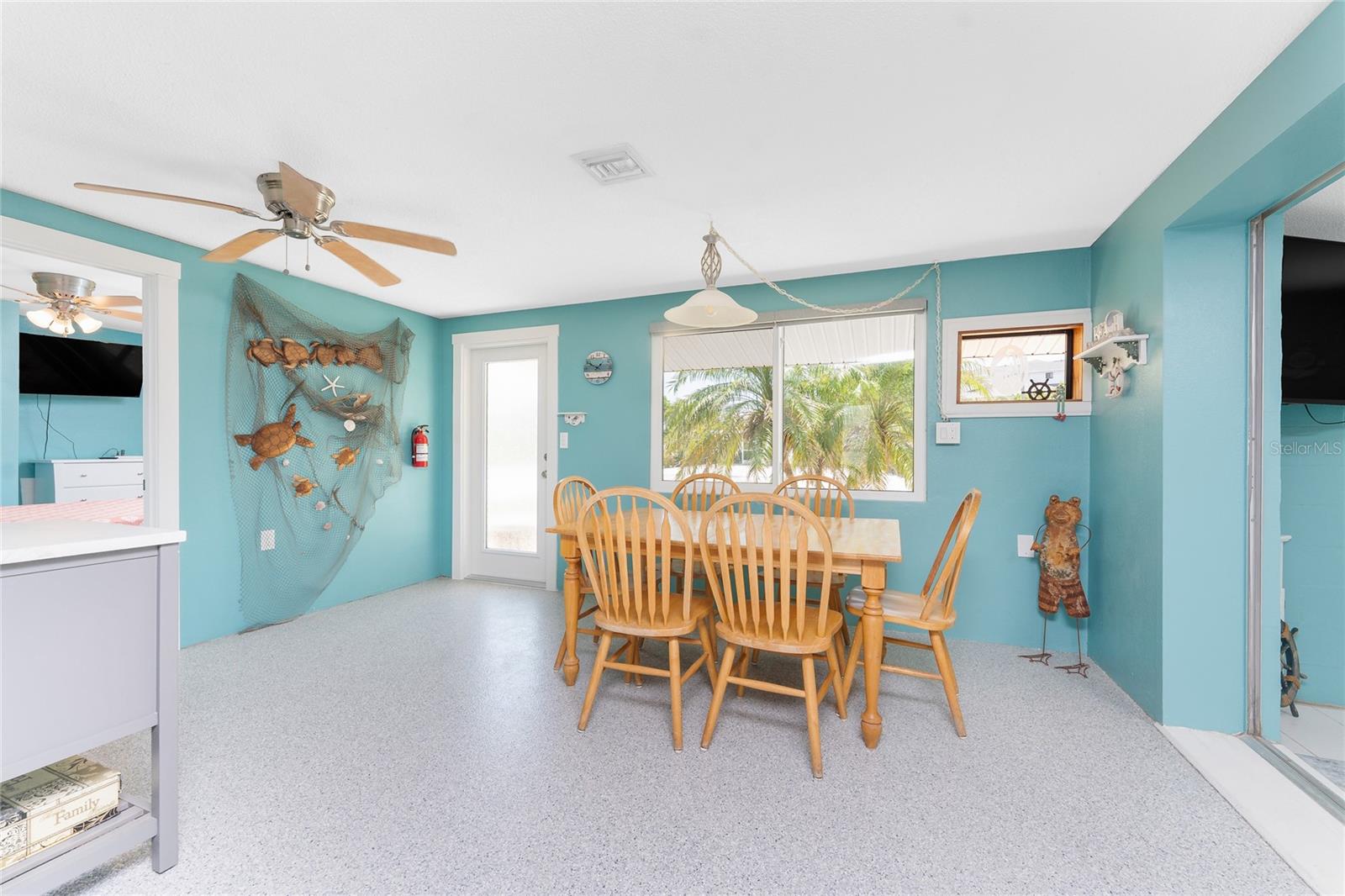 Listing photo id 16 for 1245 Gulf Boulevard