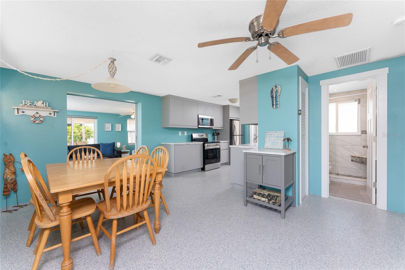 Listing photo id 17 for 1245 Gulf Boulevard