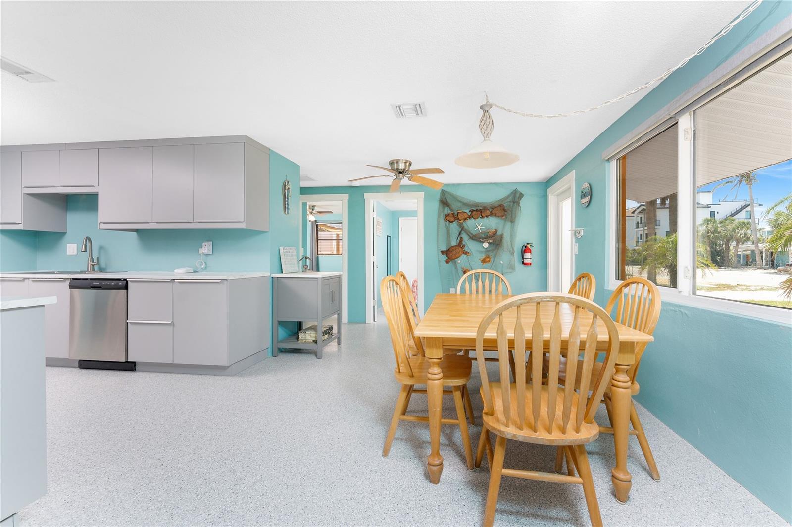 Listing photo id 18 for 1245 Gulf Boulevard