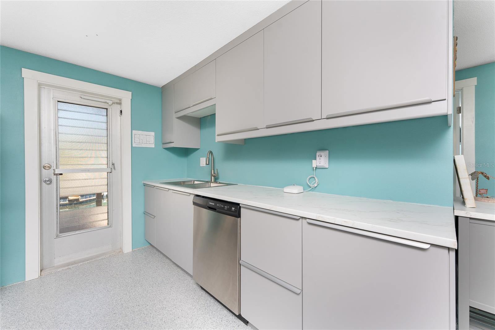 Listing photo id 22 for 1245 Gulf Boulevard