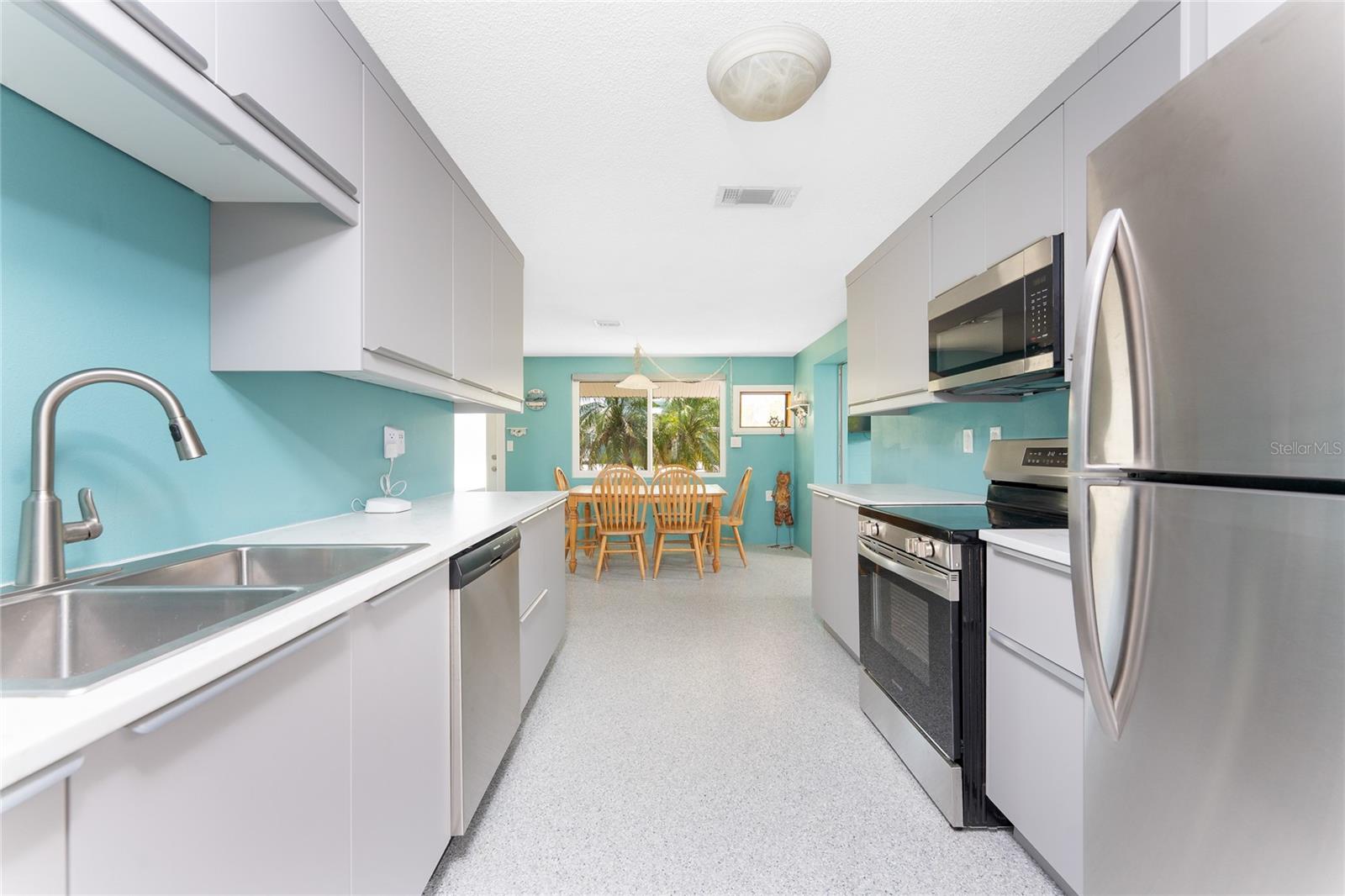 Listing photo id 23 for 1245 Gulf Boulevard