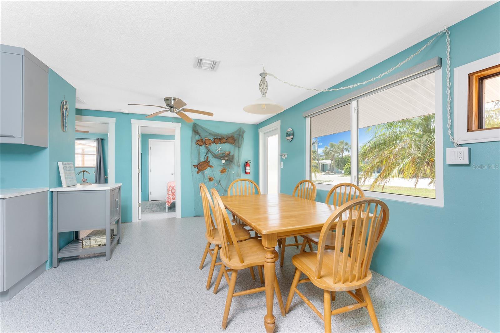 Listing photo id 25 for 1245 Gulf Boulevard