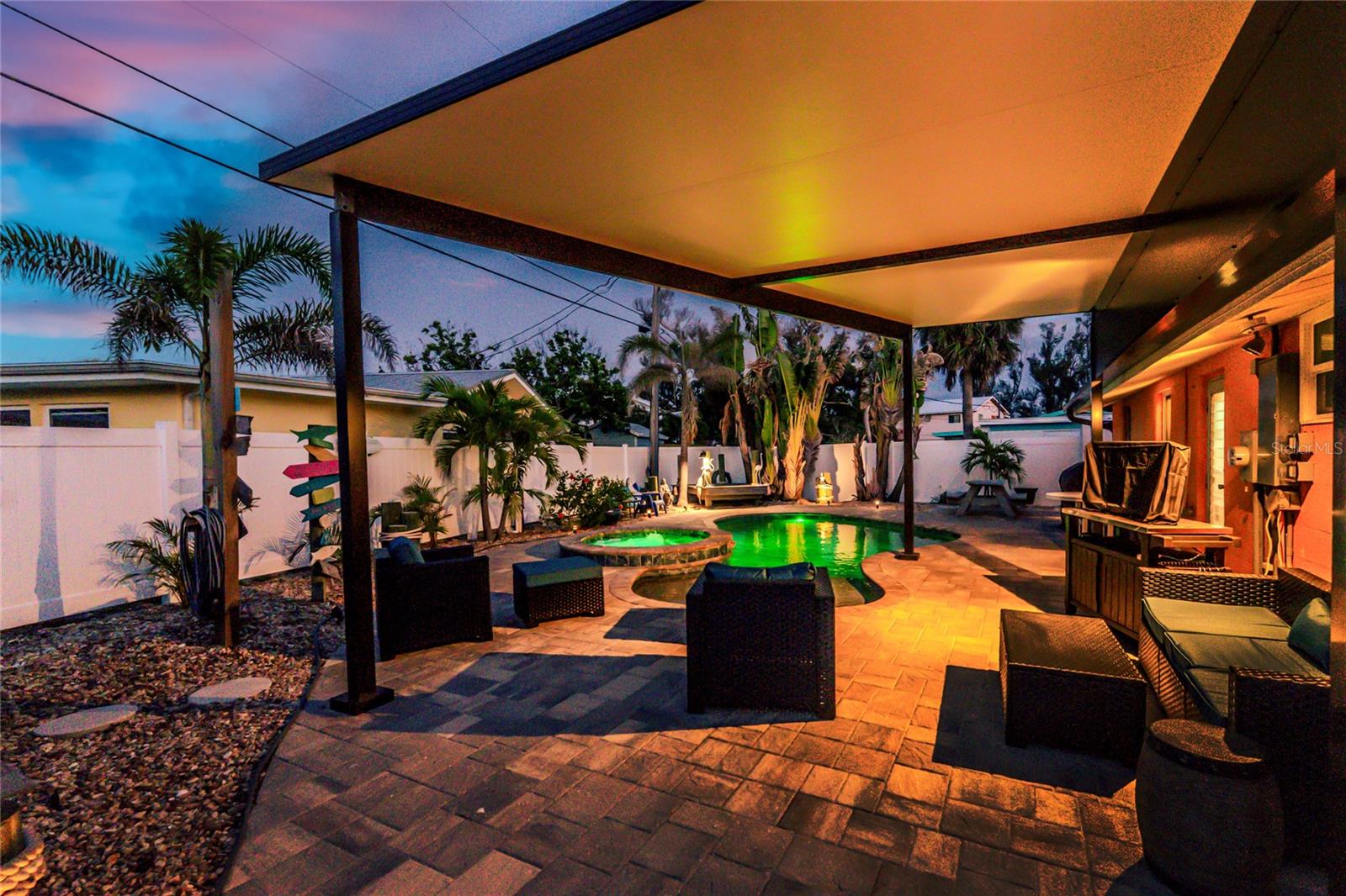 Listing photo id 39 for 1245 Gulf Boulevard