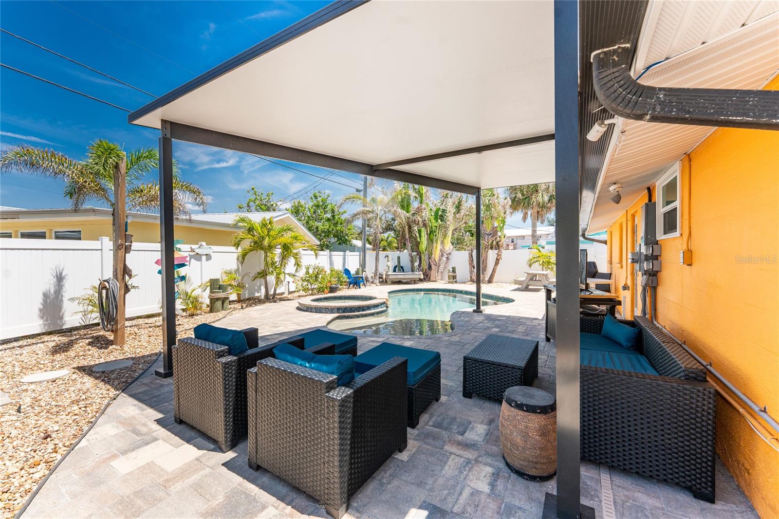 Listing photo id 40 for 1245 Gulf Boulevard