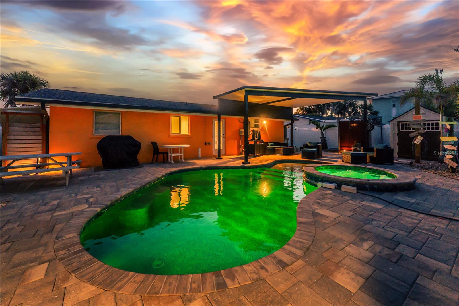 Listing photo id 42 for 1245 Gulf Boulevard