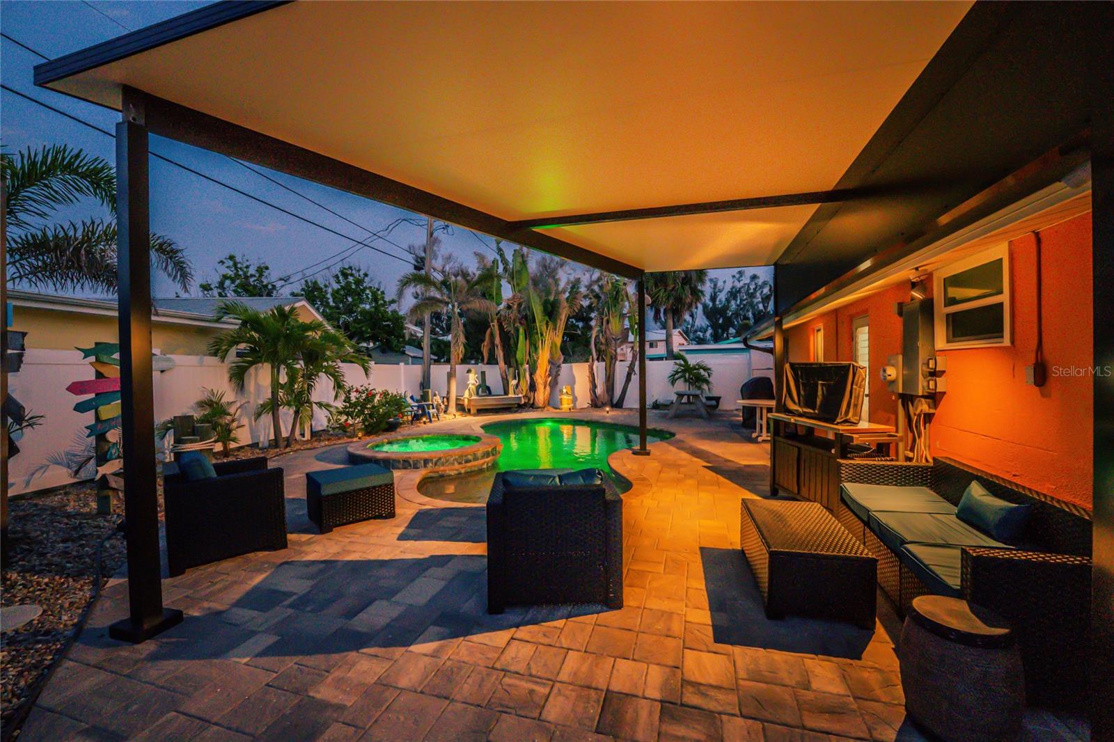 Listing photo id 44 for 1245 Gulf Boulevard