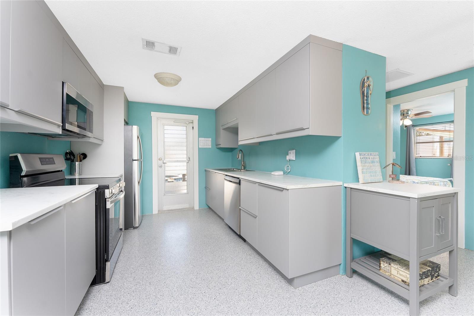 Listing photo id 3 for 1245 Gulf Boulevard