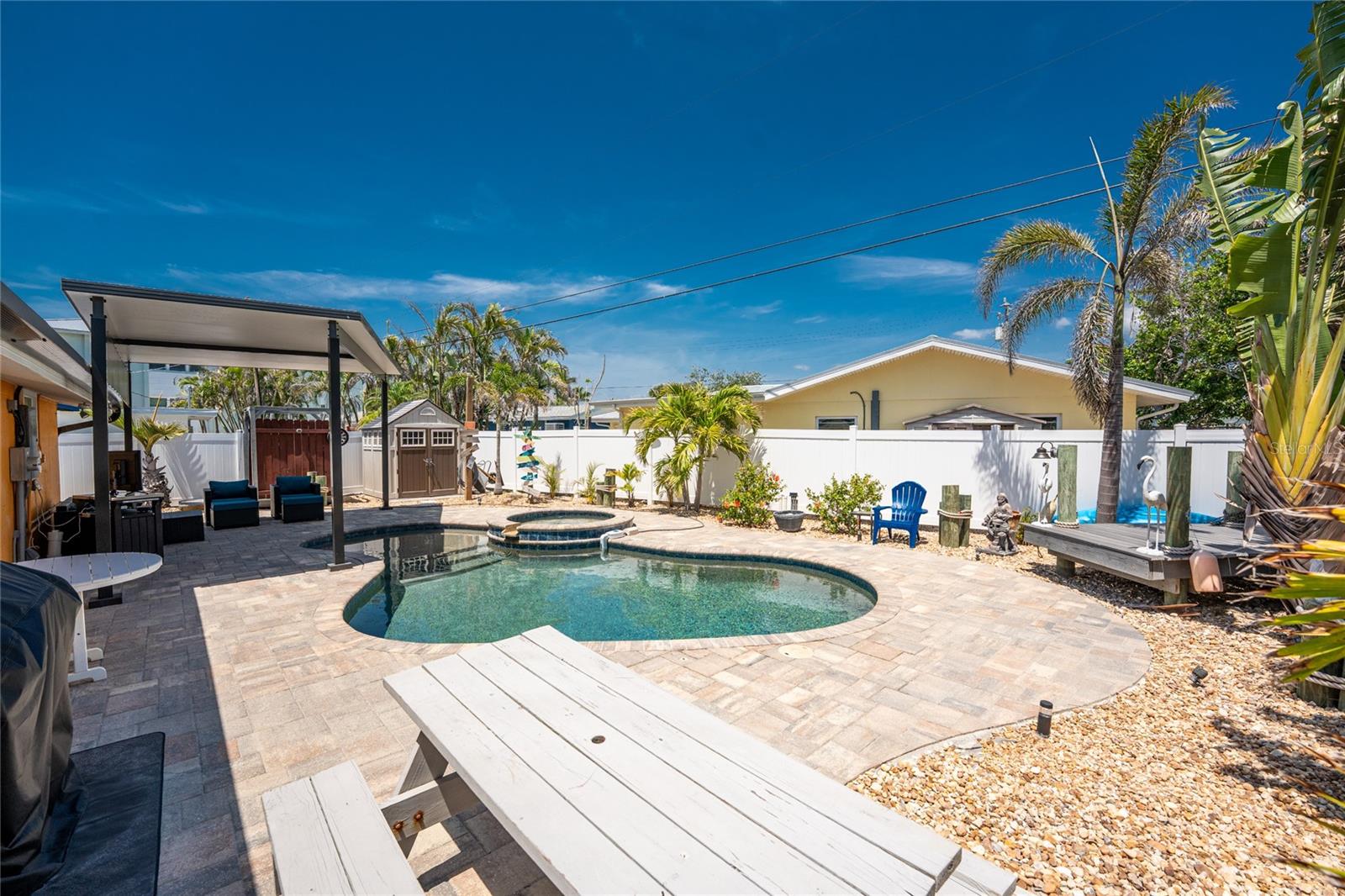 Listing photo id 49 for 1245 Gulf Boulevard