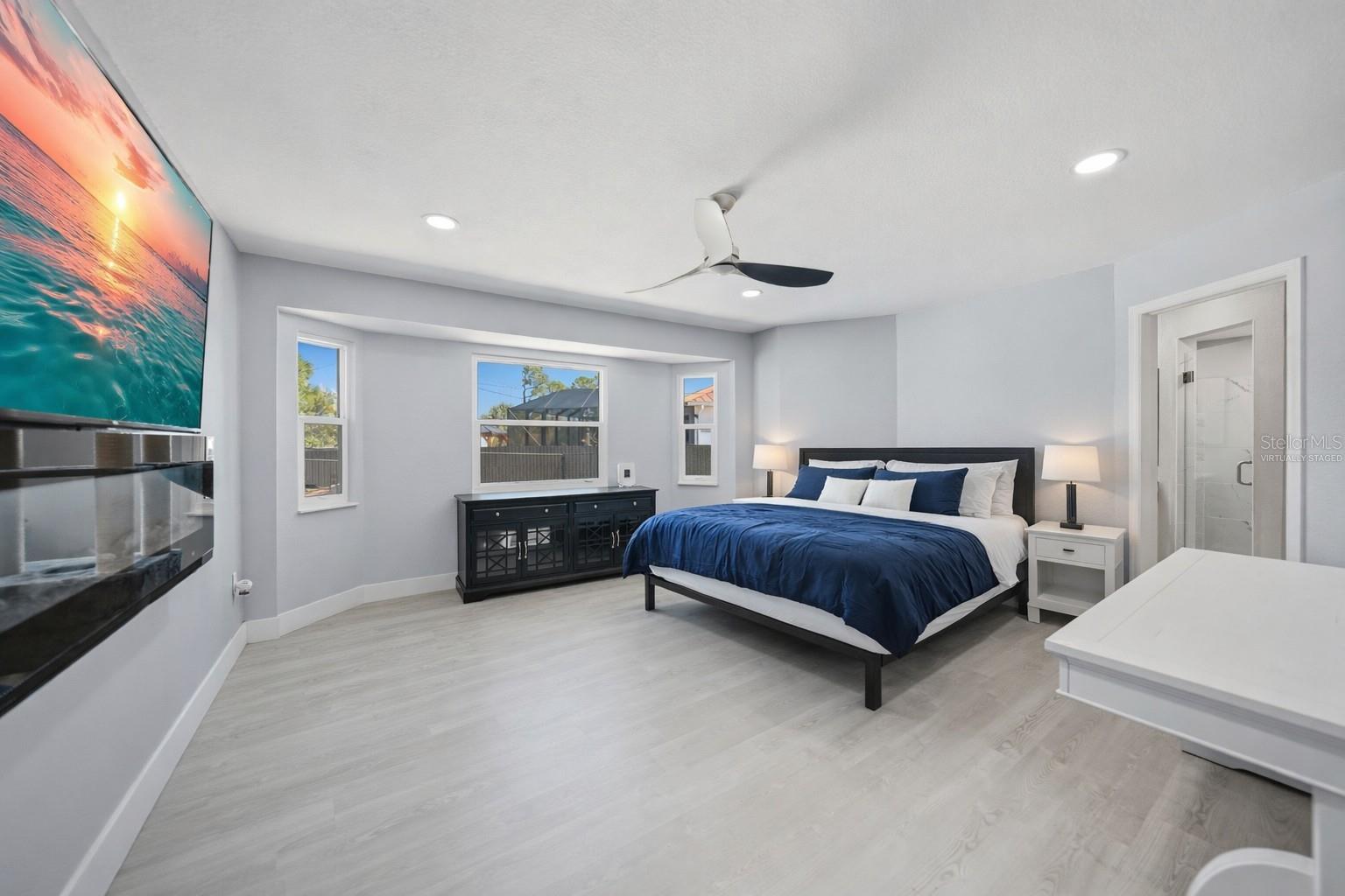 Listing photo id 18 for 6037 David Boulevard