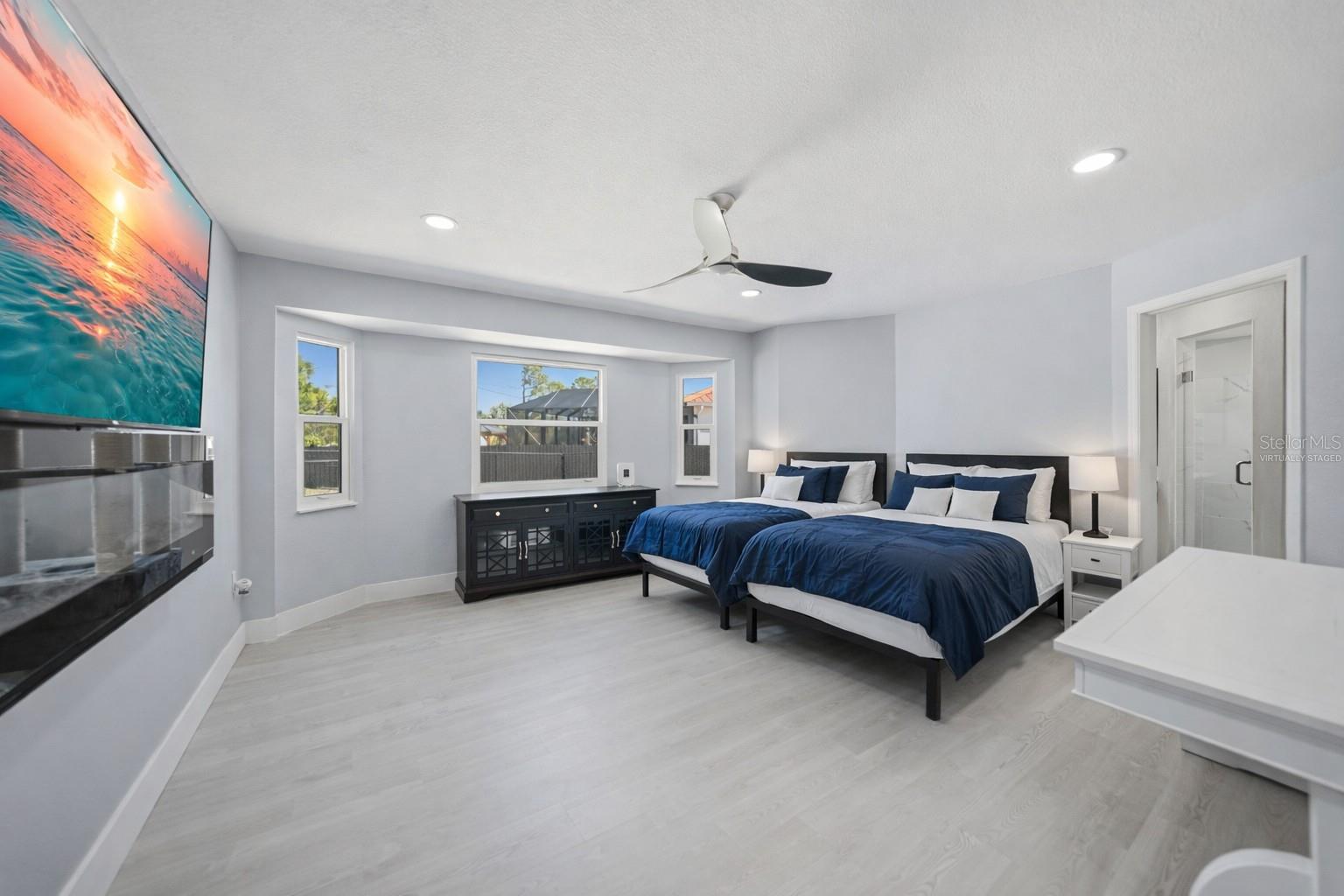 Listing photo id 19 for 6037 David Boulevard