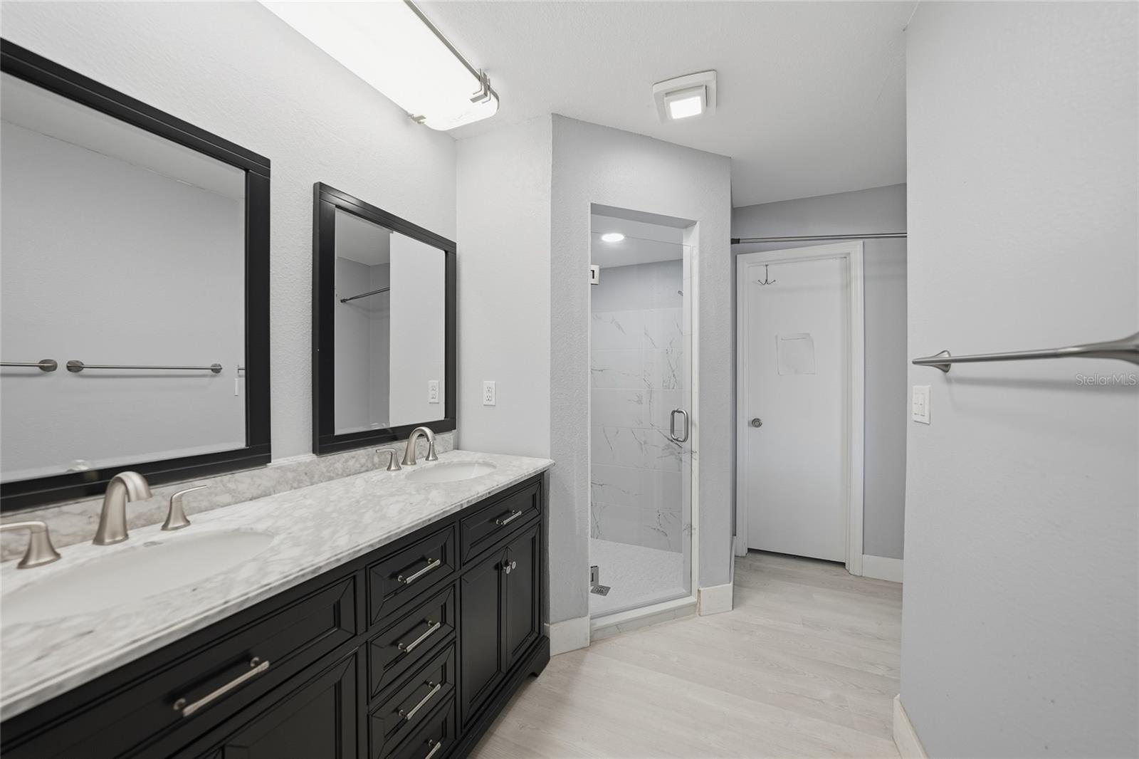 Listing photo id 22 for 6037 David Boulevard