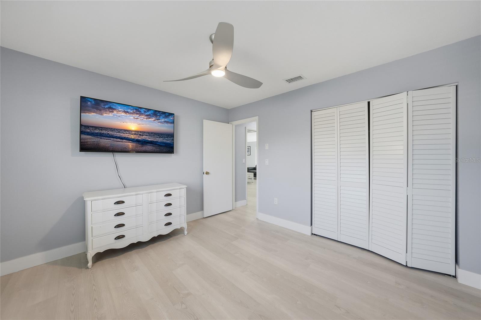 Listing photo id 23 for 6037 David Boulevard