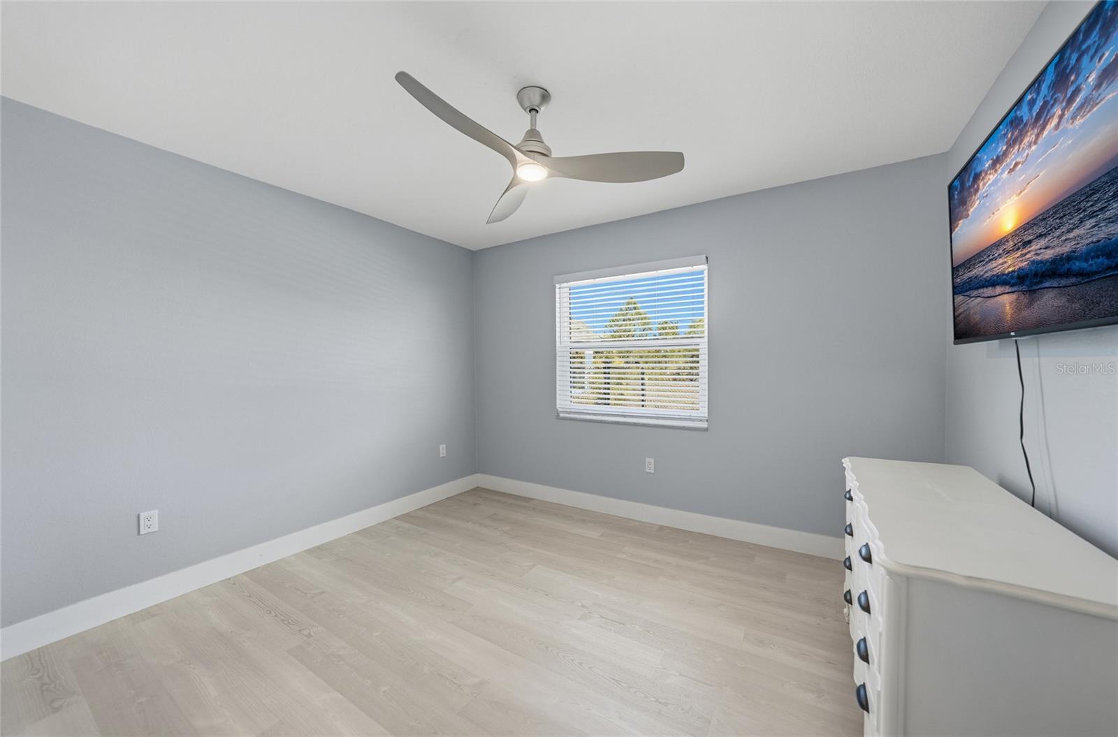 Listing photo id 24 for 6037 David Boulevard