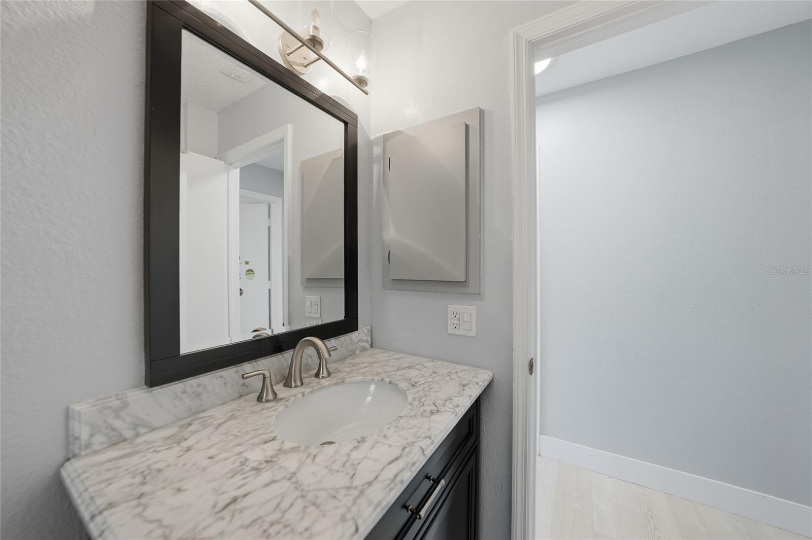 Listing photo id 25 for 6037 David Boulevard