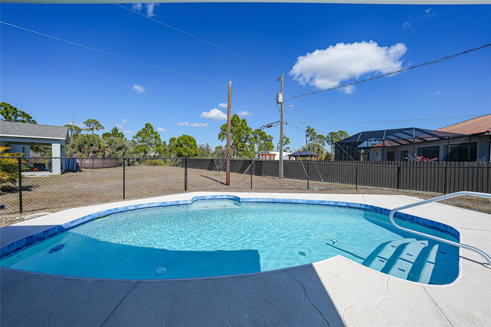 Listing photo id 35 for 6037 David Boulevard