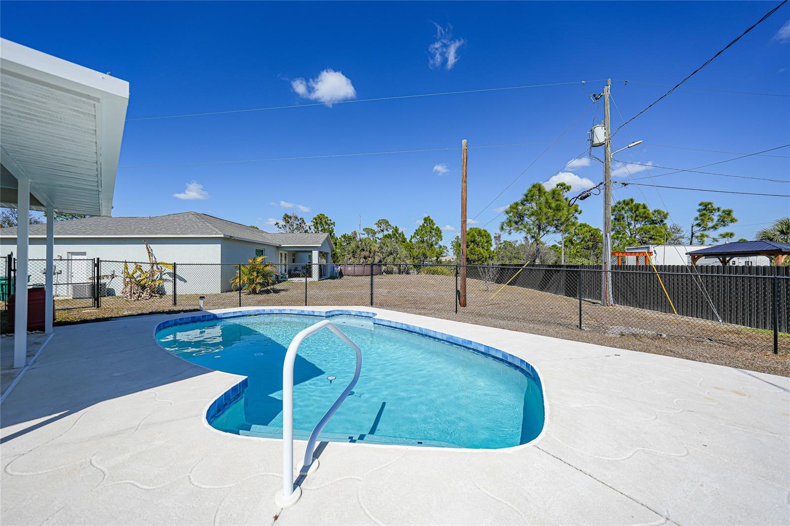 Listing photo id 36 for 6037 David Boulevard