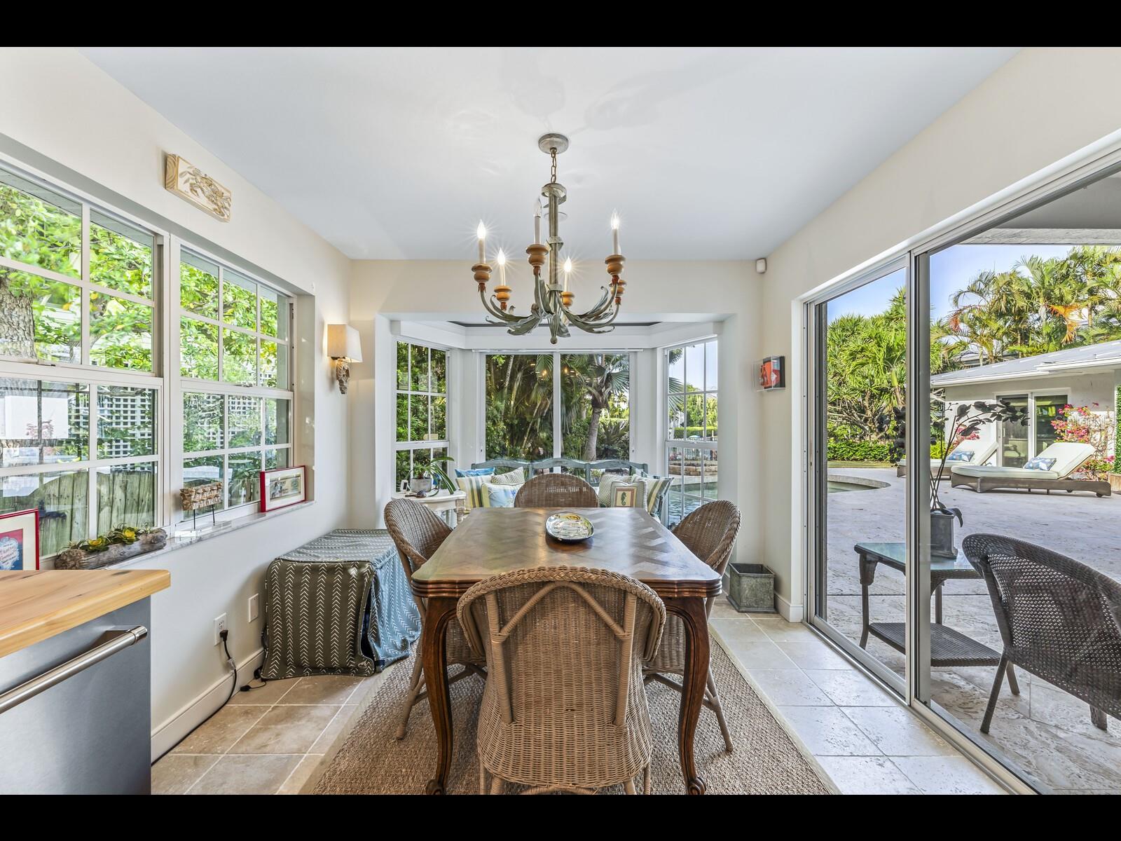 Image 11 of 39 For 252 Waterways Avenue