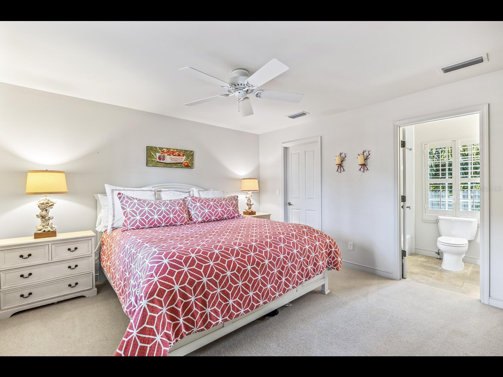 Image 13 of 39 For 252 Waterways Avenue