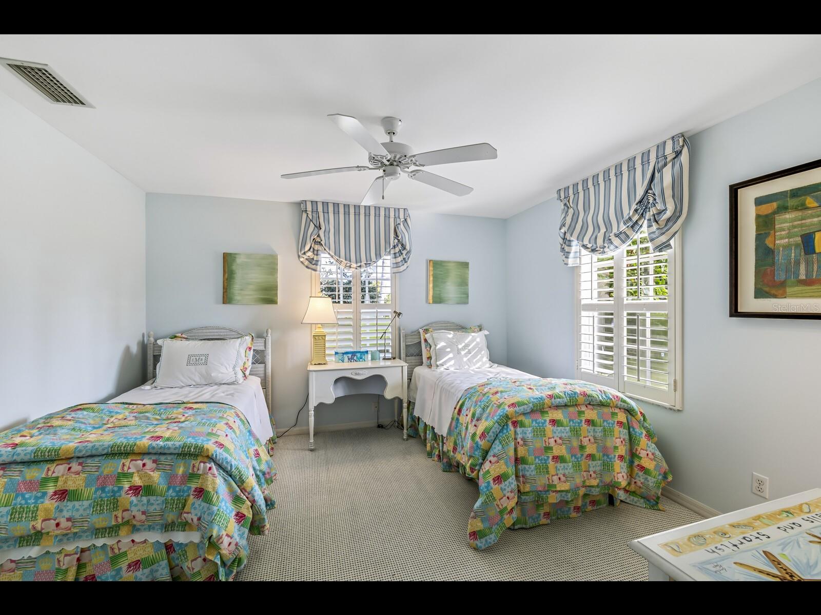 Image 14 of 39 For 252 Waterways Avenue