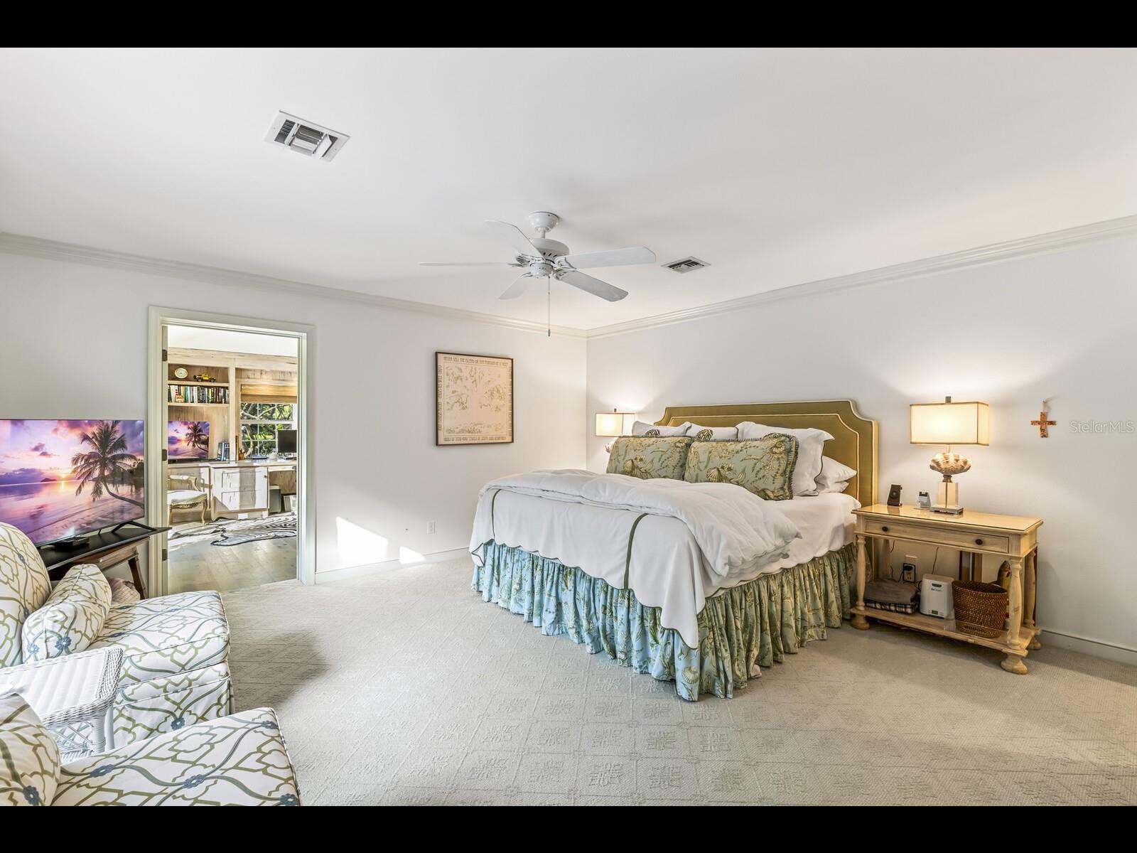 Image 15 of 39 For 252 Waterways Avenue