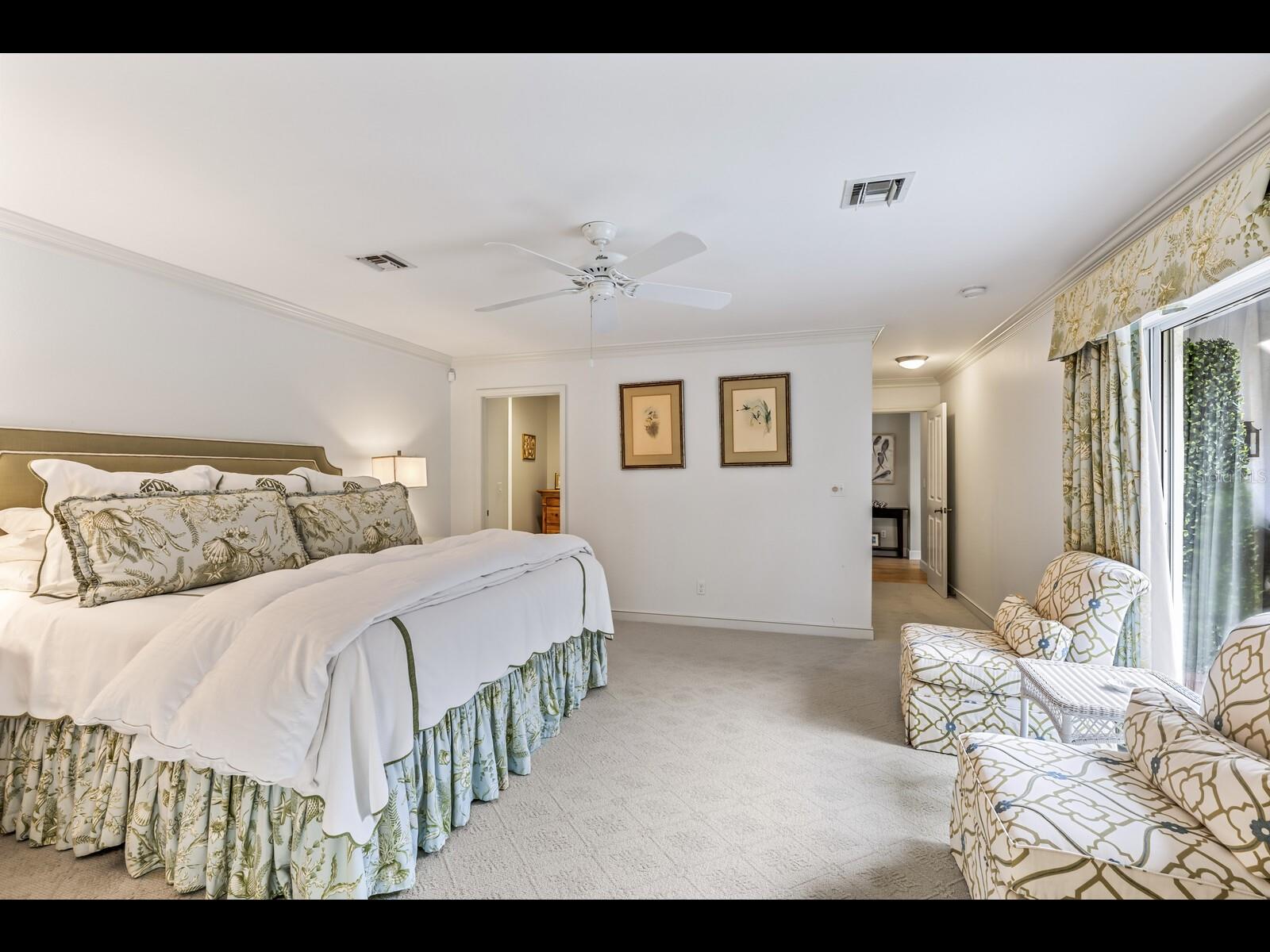 Image 16 of 39 For 252 Waterways Avenue