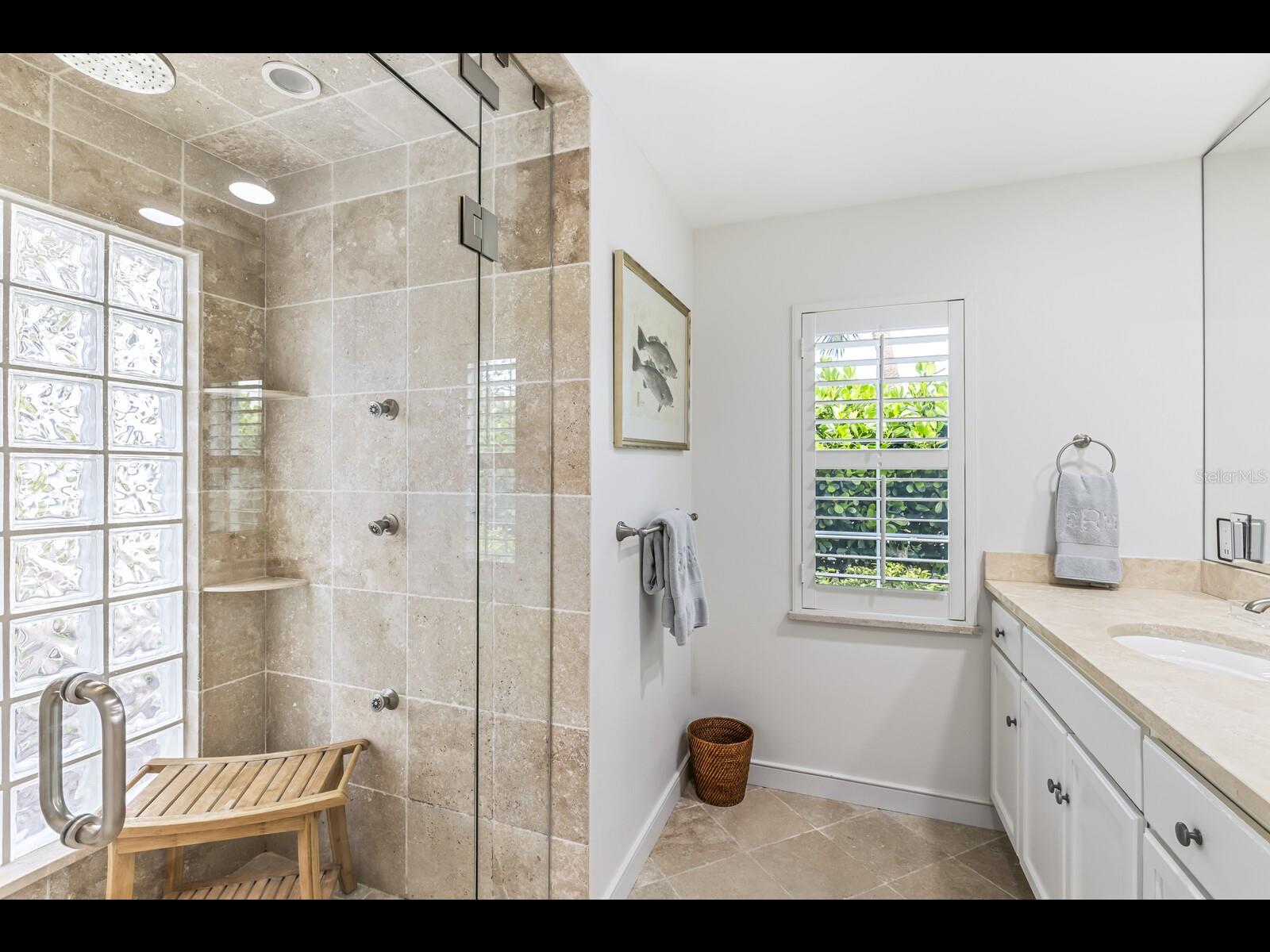 Image 22 of 39 For 252 Waterways Avenue