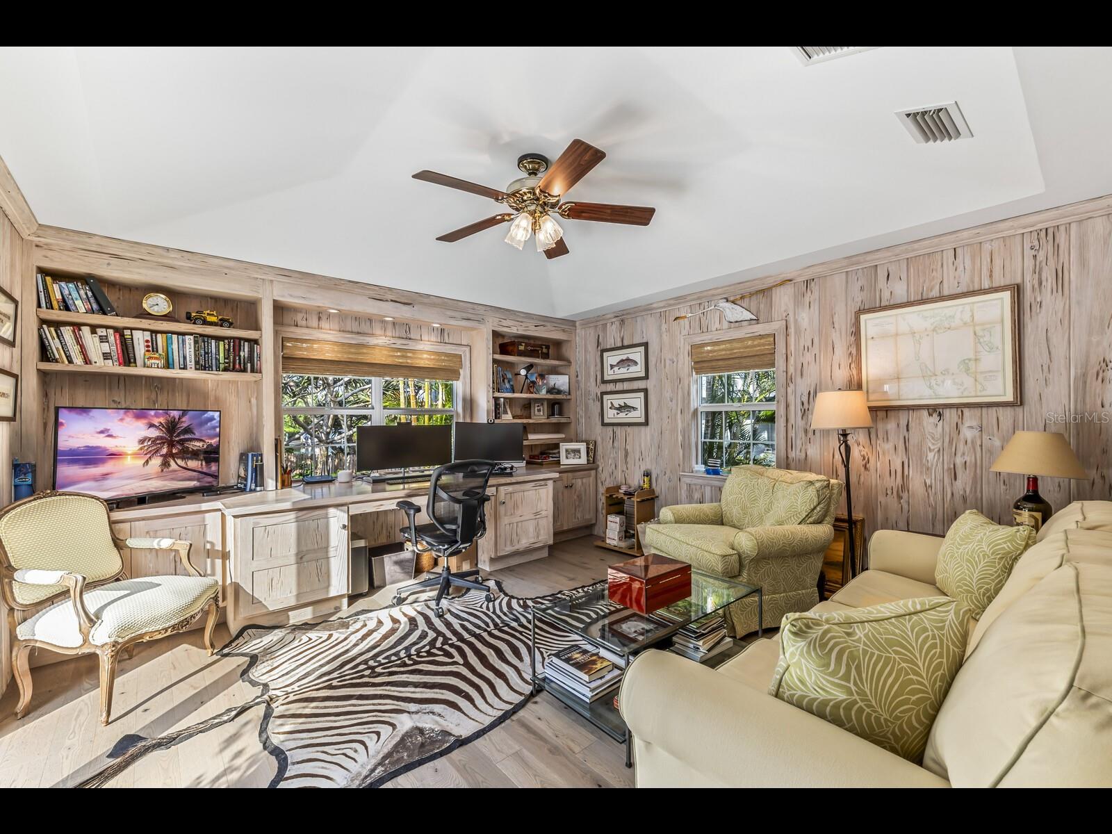 Image 24 of 39 For 252 Waterways Avenue