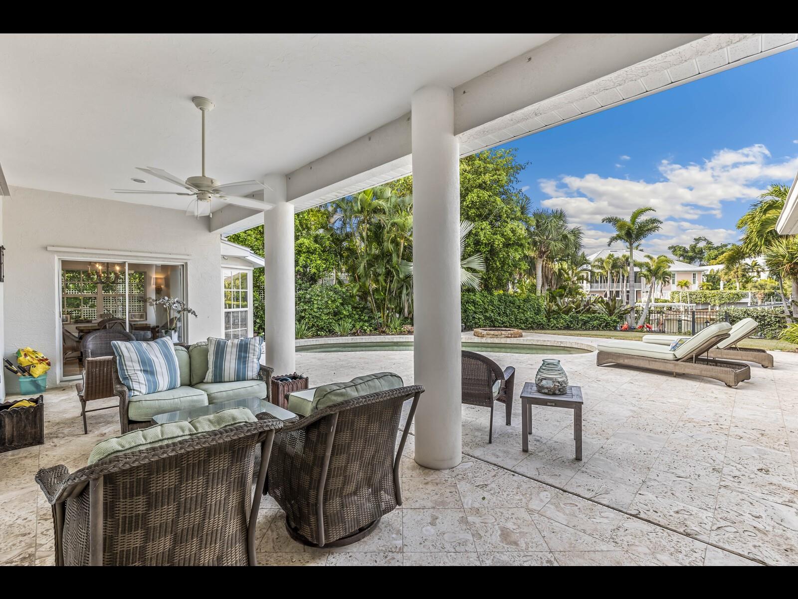 Image 25 of 39 For 252 Waterways Avenue