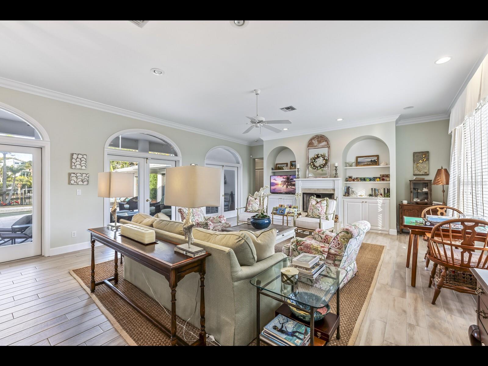 Image 6 of 39 For 252 Waterways Avenue