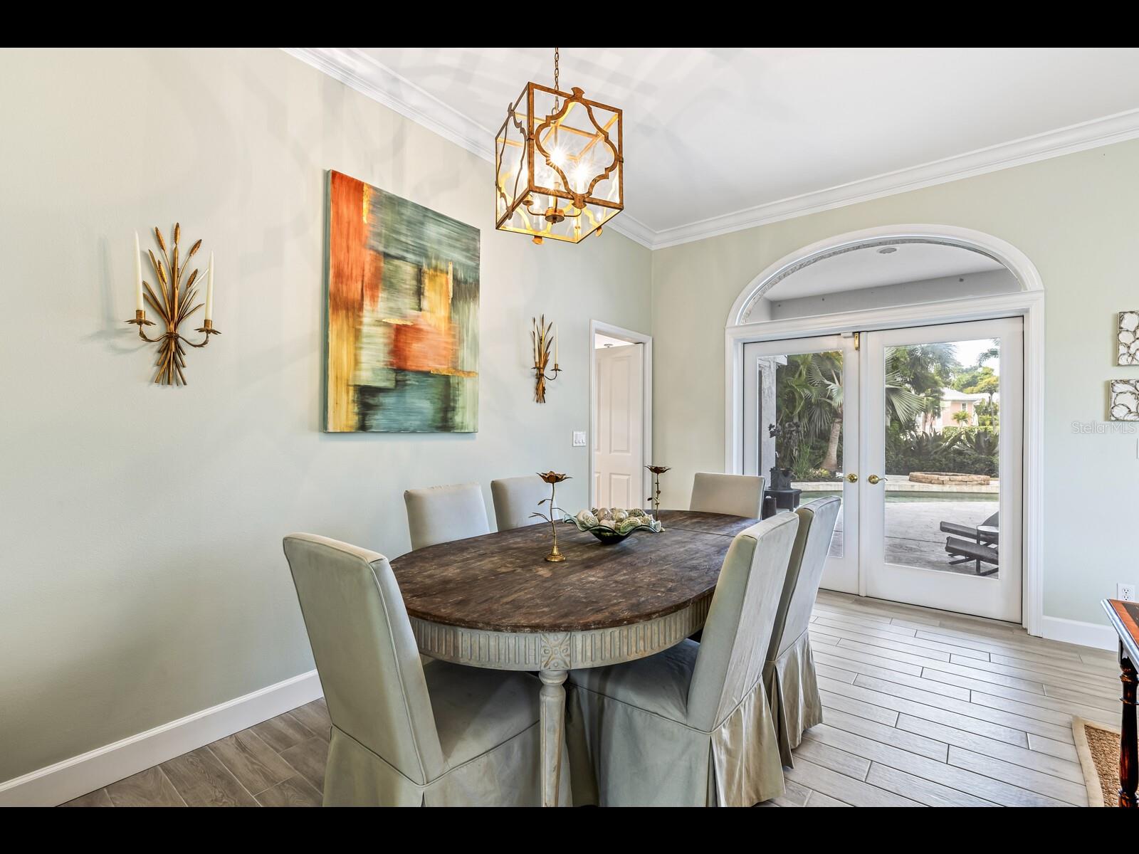 Image 9 of 39 For 252 Waterways Avenue