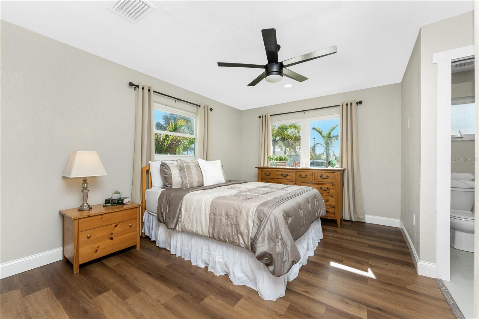 Image 23 of 61 For 72 Oakland Hills Court