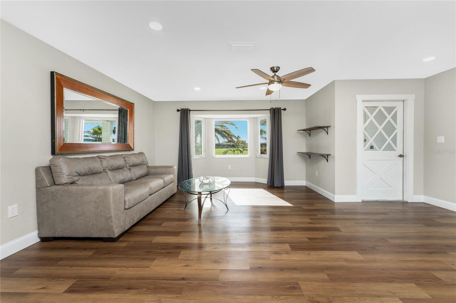 Image 5 of 61 For 72 Oakland Hills Court