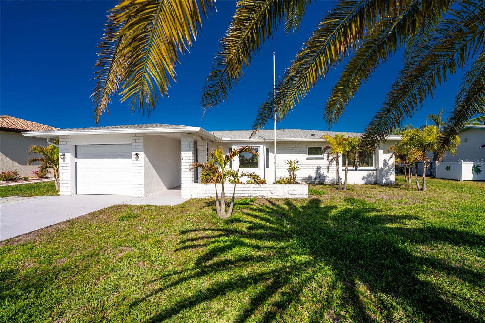 Image 6 of 61 For 72 Oakland Hills Court