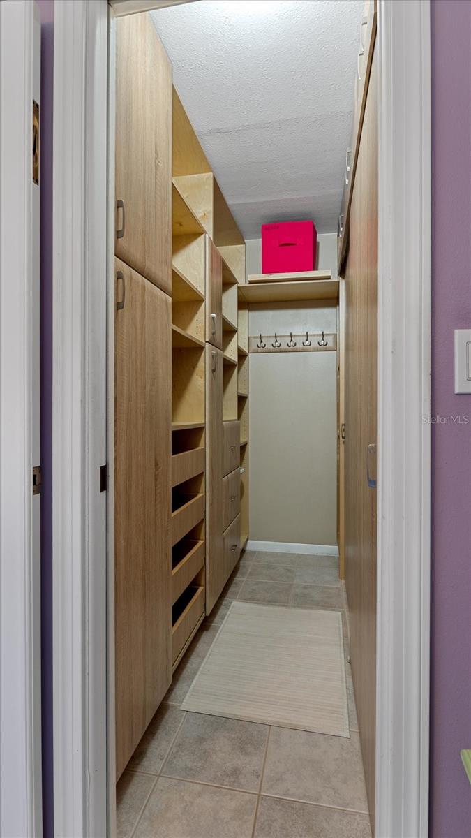 Image 24 of 41 For 1701 Beach Road 312